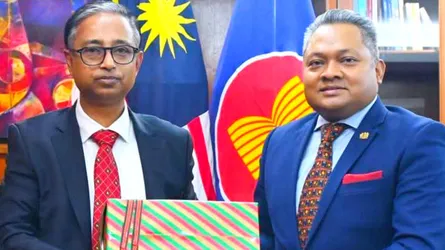 মালয়েশিয়ায় নবনিযুক্ত হাইকমিশনারের পরিচয়পত্র হস্তান্তর