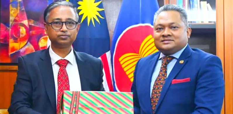 মালয়েশিয়ায় নবনিযুক্ত হাইকমিশনারের পরিচয়পত্র হস্তান্তর