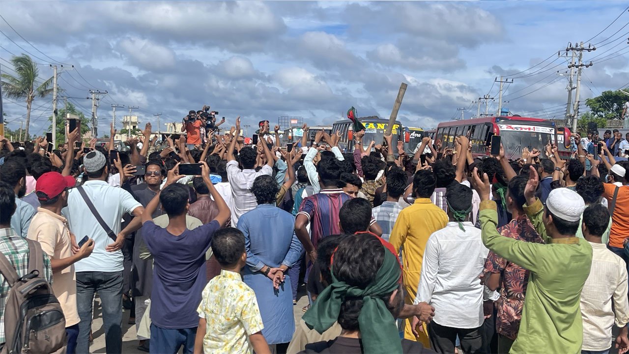Road blockade by student leaders protesting against discrimination
