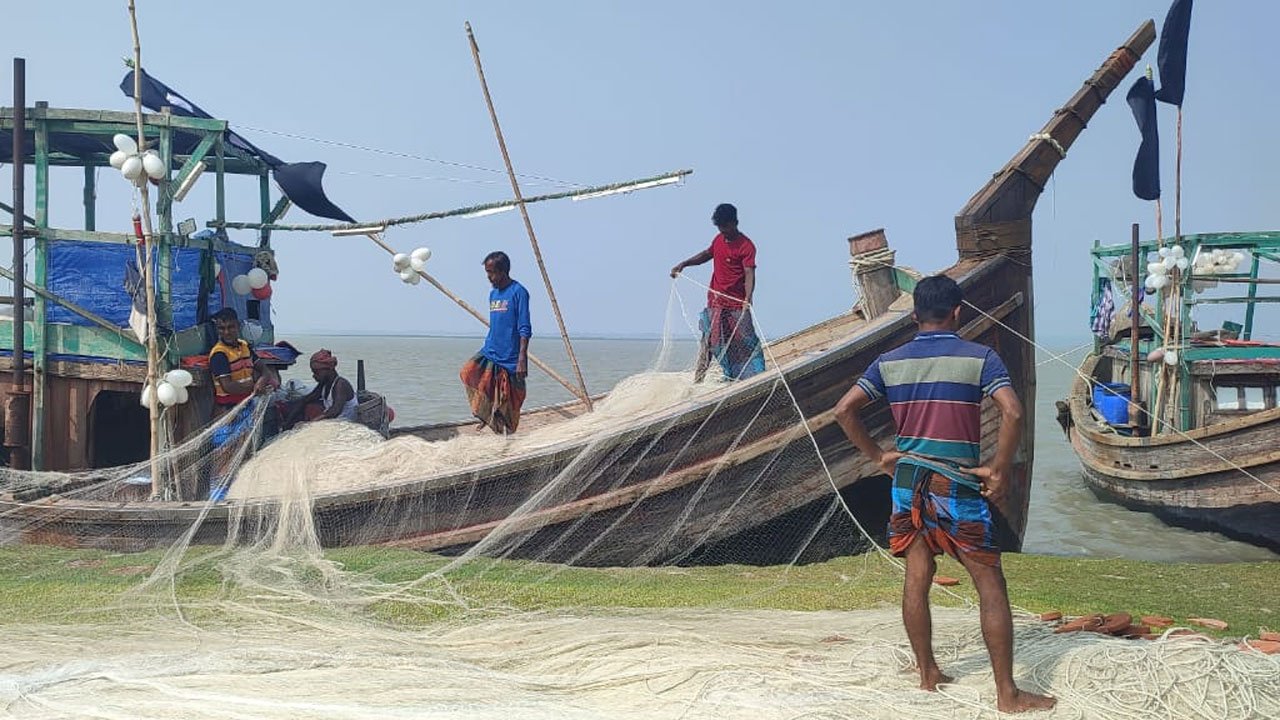 Fishermen are spending their time on the shore instead of going to sea during the ban.