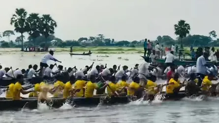 ভাঙ্গায় ঐতিহ্যবাহী নৌকা বাইচে জনতার ঢল