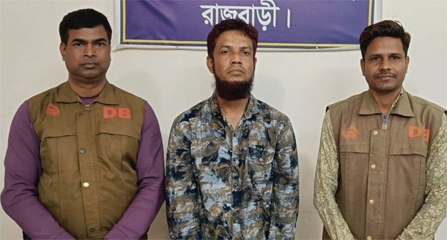 রাজবাড়ীতে ১৩ মামলার আসামি গ্রেফতার