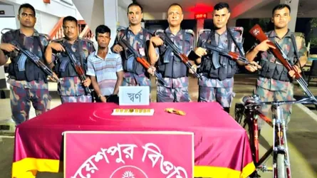 জীবননগরে দেড় কোটি টাকার স্বর্ণসহ পাচারকারী আটক