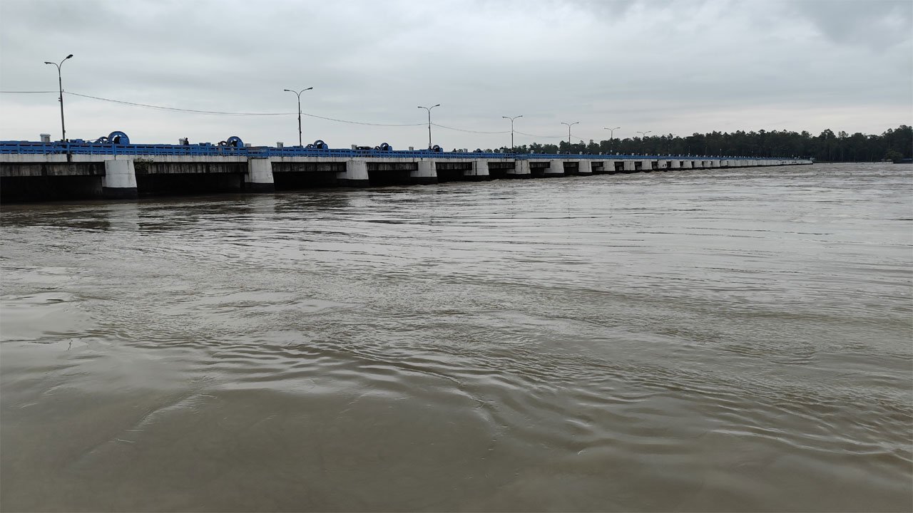 Teesta water level still above danger level