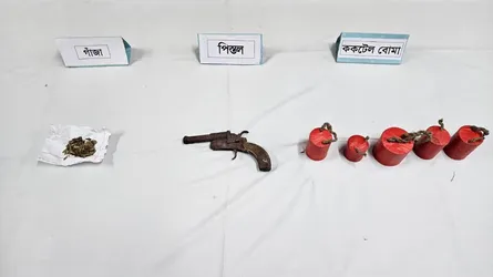 গাংনীতে অভিযানে পিস্তল, ককটেল বোমা ও গাঁজা উদ্ধার