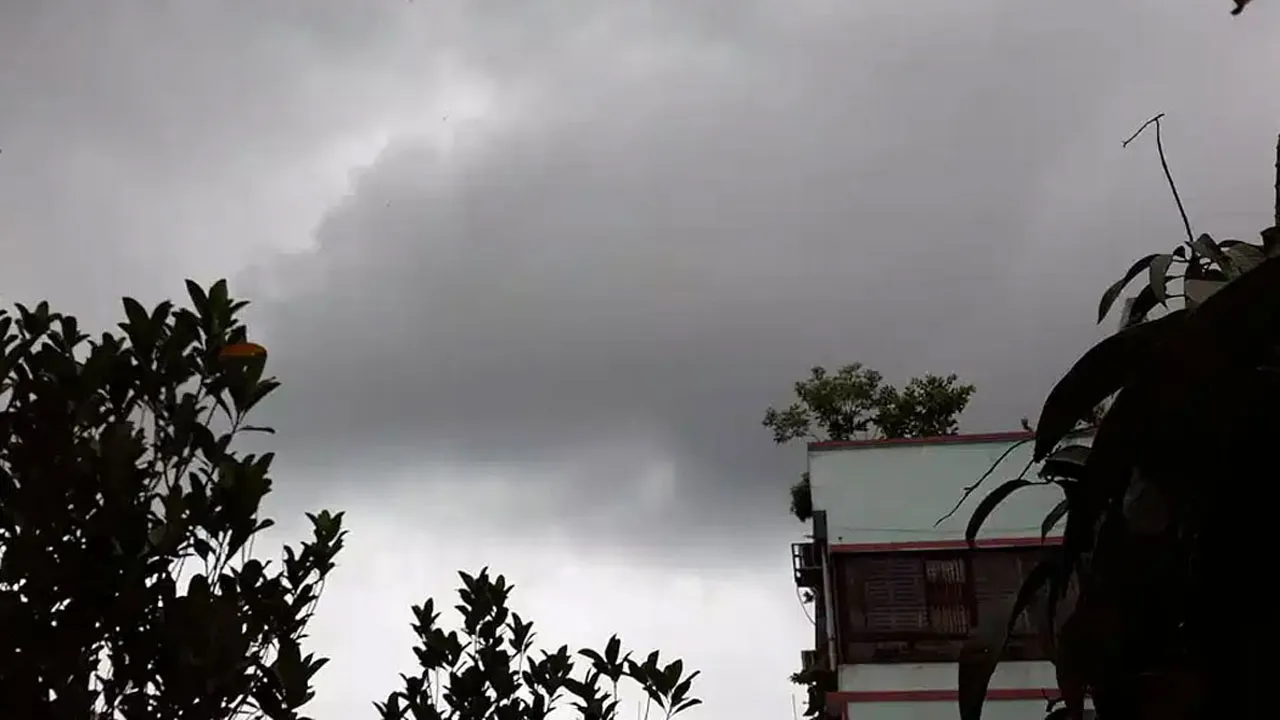 আংশিক মেঘলা আকাশসহ হালকা বৃষ্টির সম্ভাবনা
