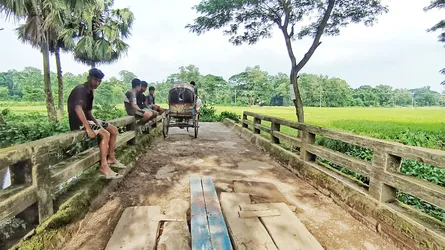 দেবিদ্বারে সেতু ভাঙা, কাঠের পাটাতন বিছিয়ে ৭ গ্রামের চলাচল