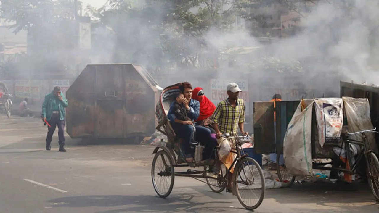 অস্বাস্থ্যকর বাতাস নিয়ে বিশ্বের তৃতীয় দূষিত শহর ঢাকা