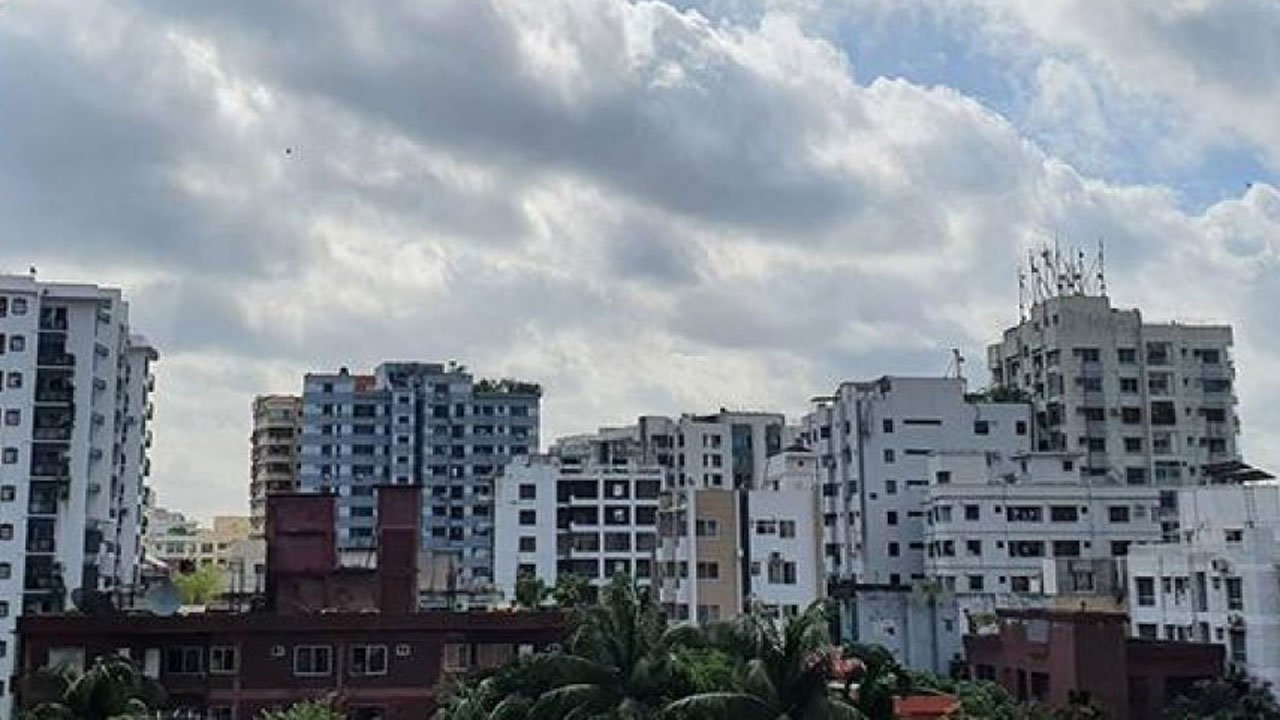 Partly cloudy sky in Dhaka