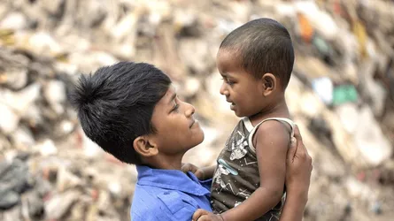 পথশিশুদের অনেকেই মাদকাসক্ত হয়ে পড়ে