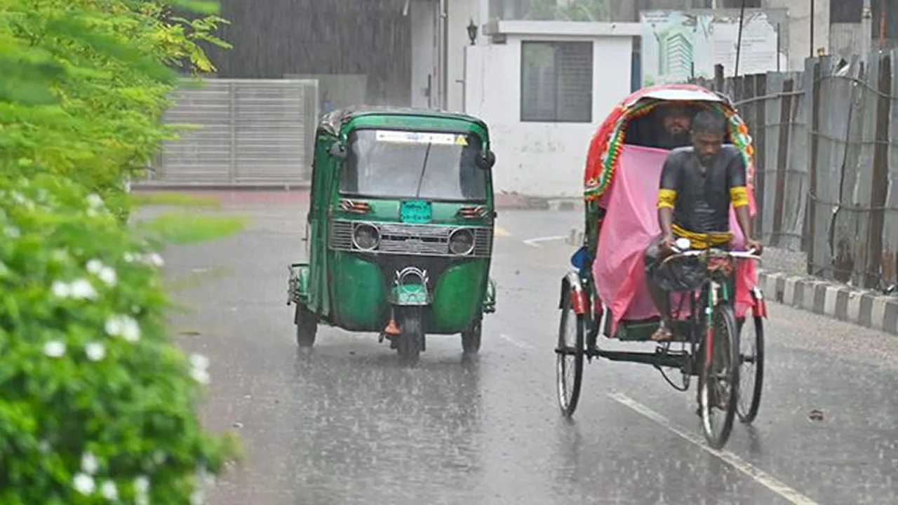 ঢাকায় আজ বৃষ্টির সম্ভাবনা, কমবে গরমের দাপট