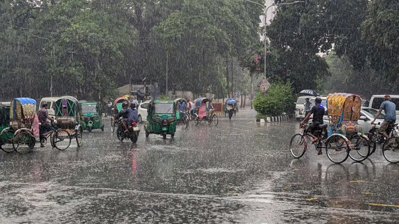 ঢাকায় বজ্রবৃষ্টির আভাস, কমবে তাপমাত্রা