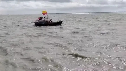 বঙ্গোপসাগরে লঘুচাপ : পায়রাসহ চার বন্দরে ৩ নম্বর সতর্ক সঙ্কেত বহাল