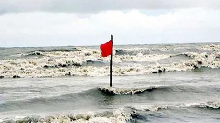 উত্তর বঙ্গোপসাগরে লঘুচাপ, সমুদ্রবন্দরে ৩ নম্বর সতর্কসংকেত