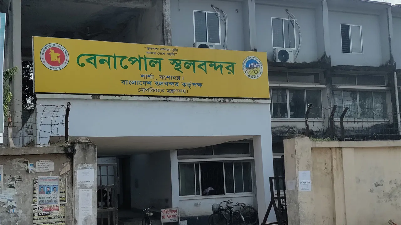 বিশ্বকর্মা পূজায় বেনাপোল-পেট্রাপোল বাণিজ্য কার্যক্রম বন্ধ