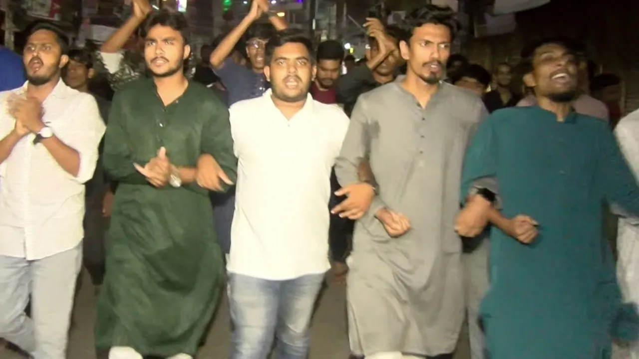 ভিপি নুরের ওপর হামলার প্রতিবাদে রংপুরে গভীররাতের বিক্ষোভ