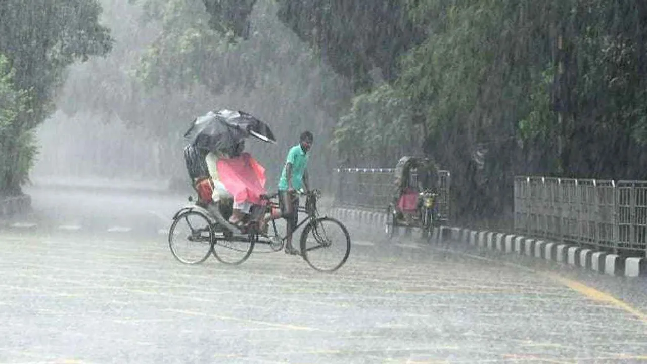 দেশের কোথাও কোথাও মাঝারি থেকে অতি ভারী বর্ষণ হতে পারে