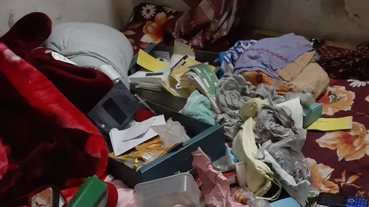 সাভারে ব্যাংক কর্মকর্তার বাড়িতে চুরি, আটক ২