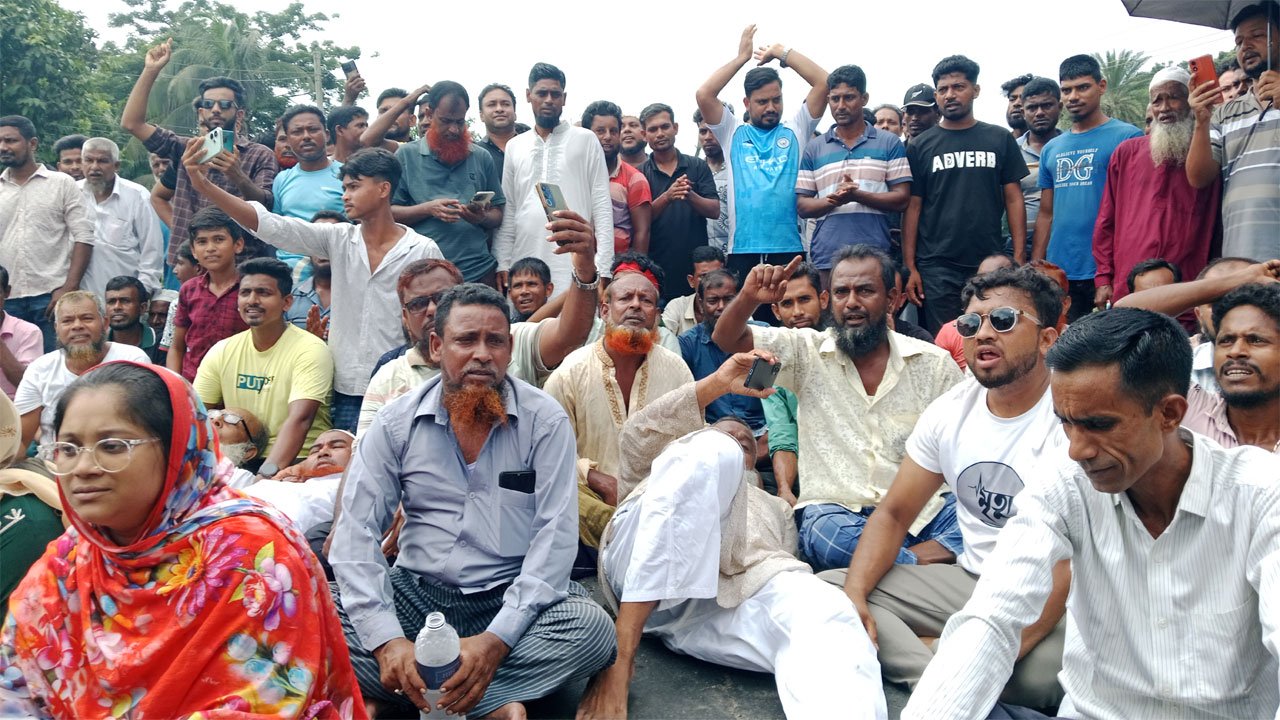 Highway blockade for border redrawing