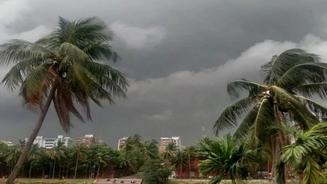 দুপুরের মধ্যে ৭ অঞ্চলে ৬০ কিমি বেগে ঝড়ের আভাস