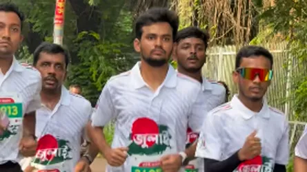 ঢাকার সড়কে ম্যারাথনে দৌড়ালেন আসিফ মাহমুদ