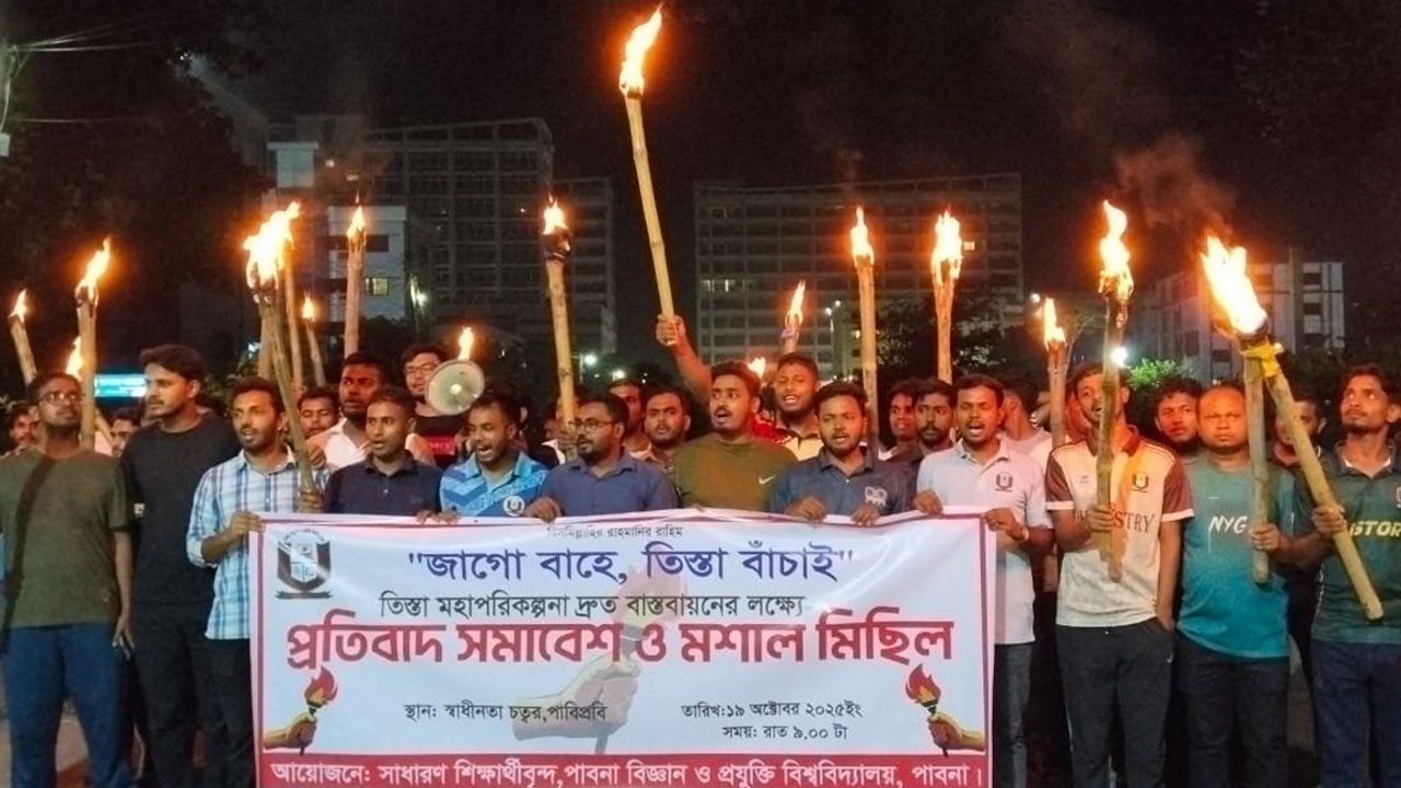 Students hold torchlight procession at PAVIPRI demanding Teesta plan