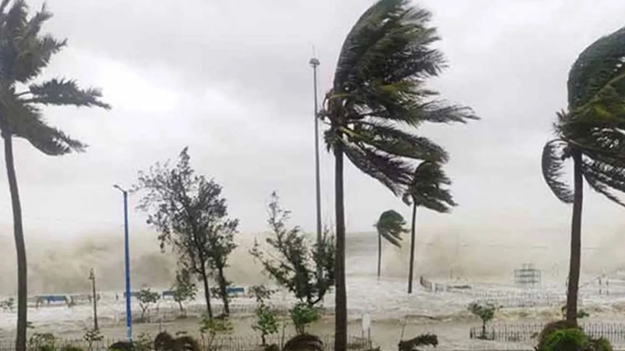 দুপুরের মধ্যে ৭ অঞ্চলে ঝড়ের আভাস