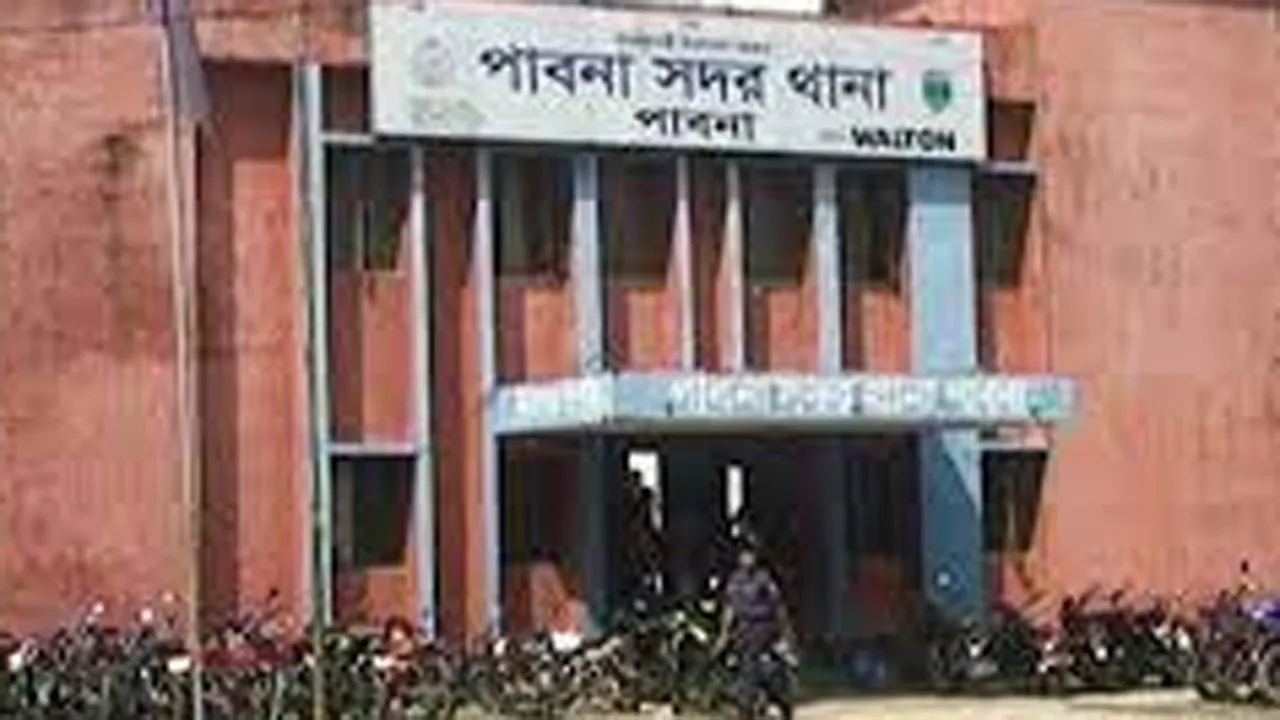পাবনায় বজ্রপাতে বুক ছিদ্র হয়ে গৃহবধূর মৃত্যু