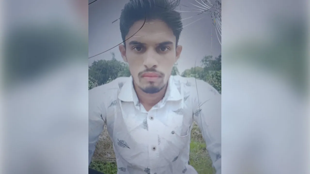 মিরসরাইয়ে অটোরিকশার চার্জার খুলতে গিয়ে বিদ্যুৎস্পৃষ্টে চালকের মৃত্যু