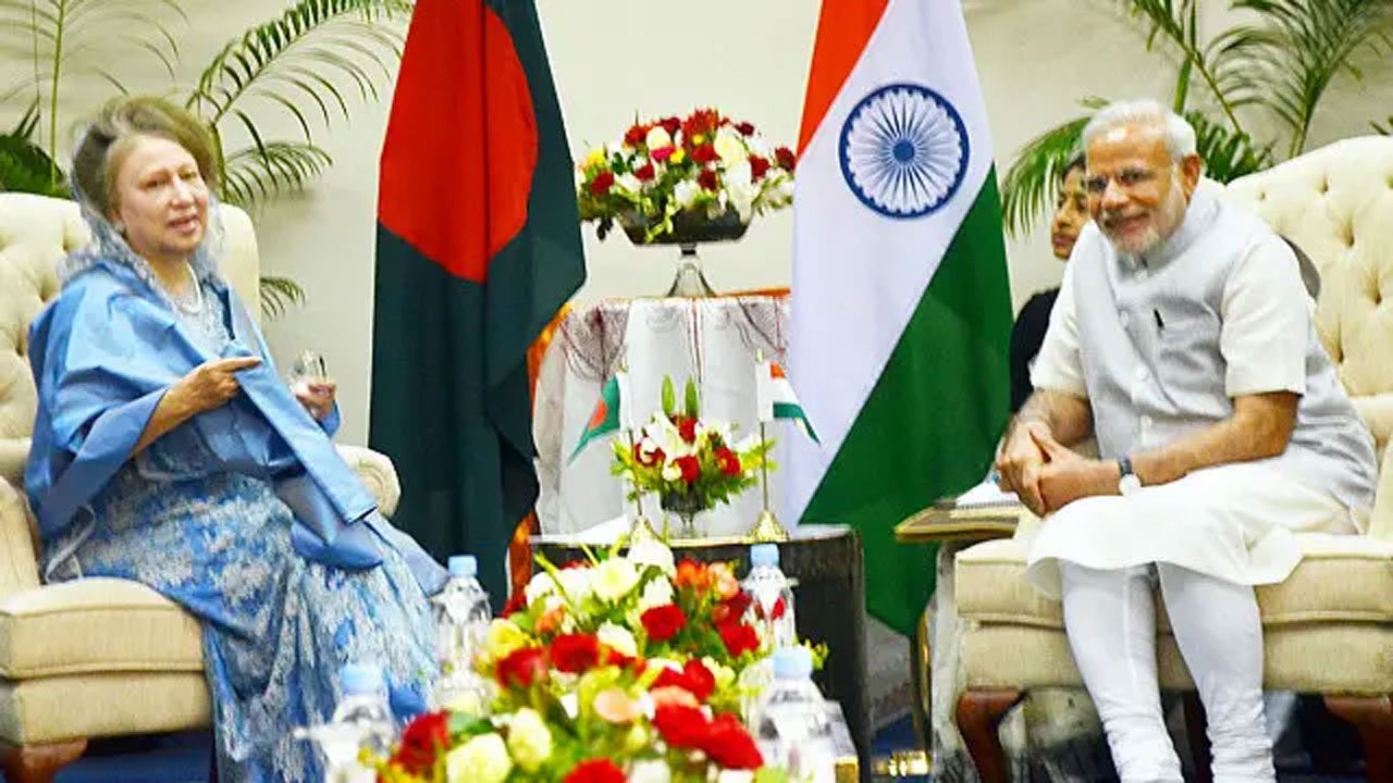 বিএনপি নেত্রী খালেদা জিয়ার সাথে প্রধানমন্ত্রী নরেন্দ্র মোদি
