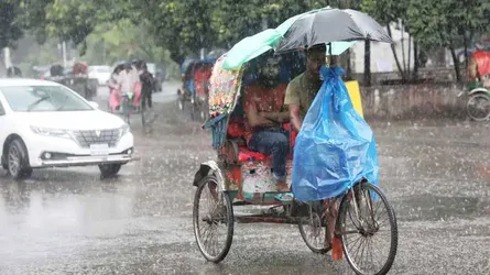ঢাকায় মেঘলা আকাশ, হালকা বৃষ্টিতে কমবে গরমের অনুভূতি