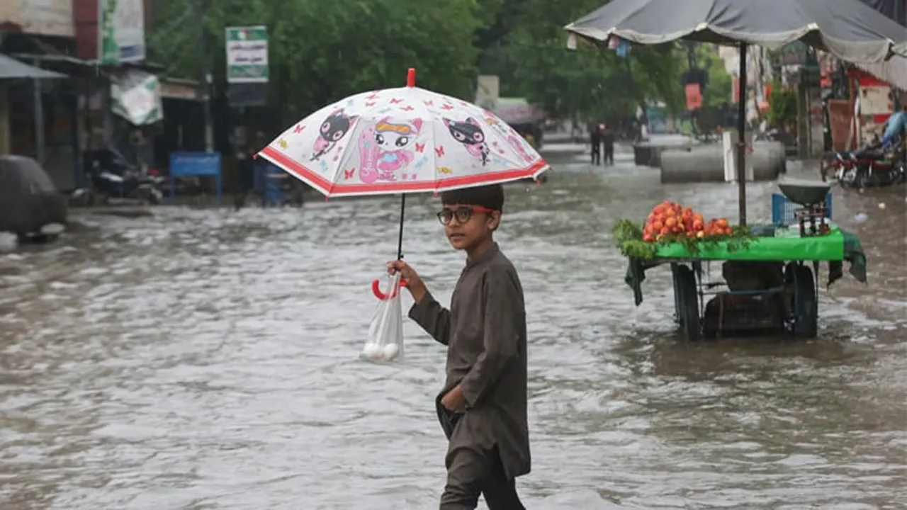 পাকিস্তানে ভারী বৃষ্টিপাতে ২৩ জনের মৃত্যু