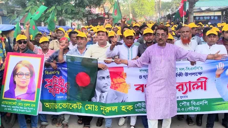 জাতির সংকটে বিএনপি জনগণের পাশে দাঁড়িয়েছে