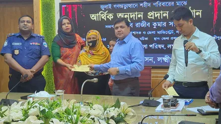 লক্ষ্মীপুরে গণঅভ্যুত্থানের শহীদ পরিবারে ২ কোটি টাকা অনুদান
