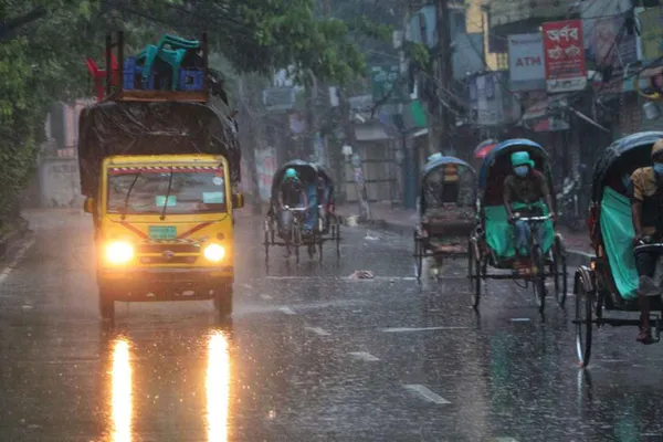 ঢাকায় সন্ধ্যার মধ্যে বজ্রবৃষ্টি হতে পারে