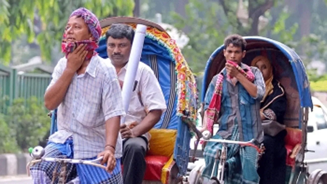 ঢাকায় ভ্যাপসা গরমে জনজীবনে অস্বস্তি, সামান্য বৃষ্টির সম্ভাবনা