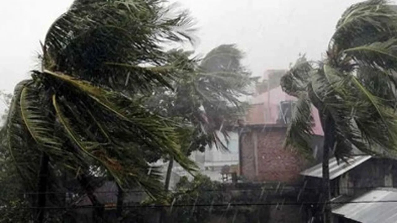 দুপুরের মধ্যে ৭ অঞ্চলে ঝড়ের আভাস