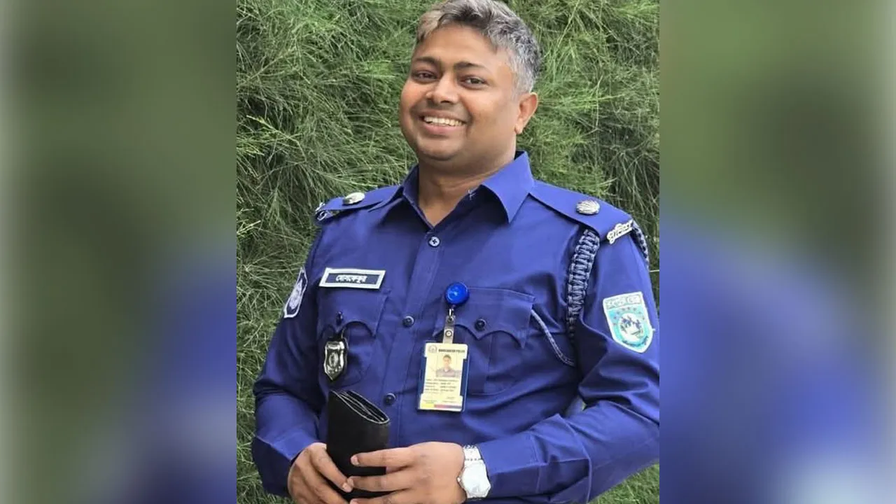 এনসিপি নেতাদের ওপর হামলা নিয়ে বিদ্রুপ, দিনাজপুরের এএসপি প্রত্যাহার