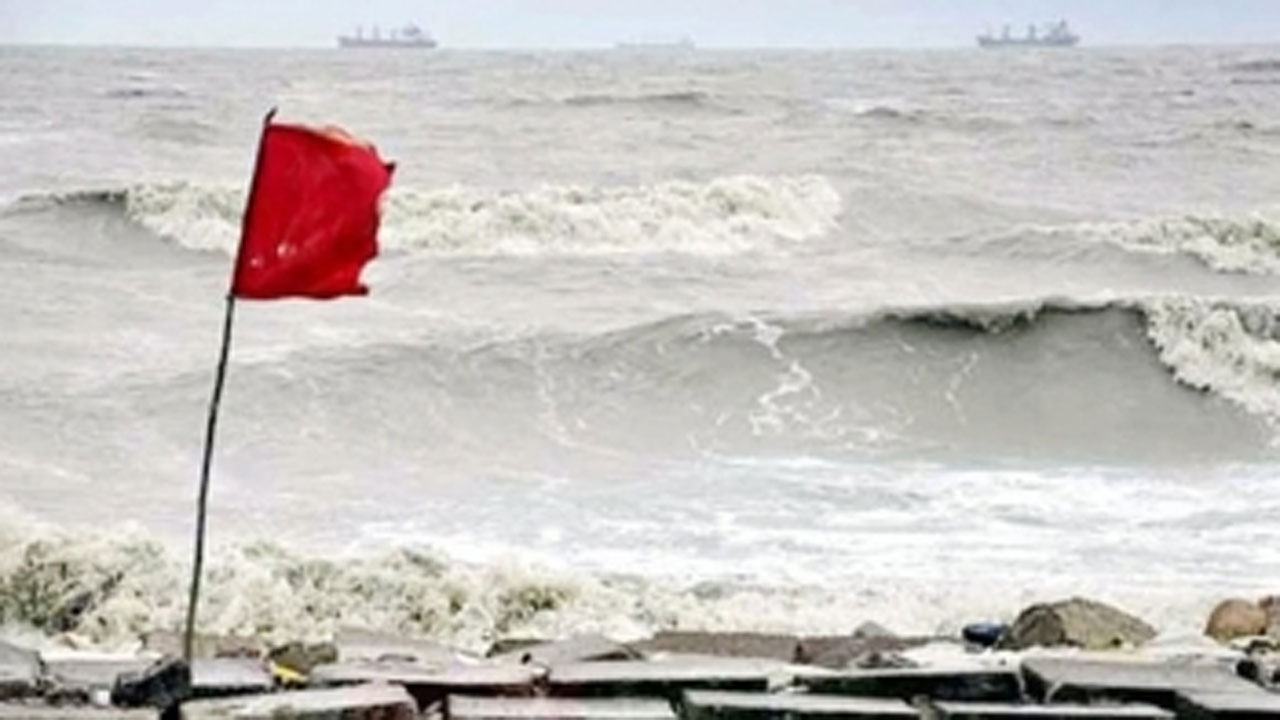 Bay of Bengal churns under deep depression