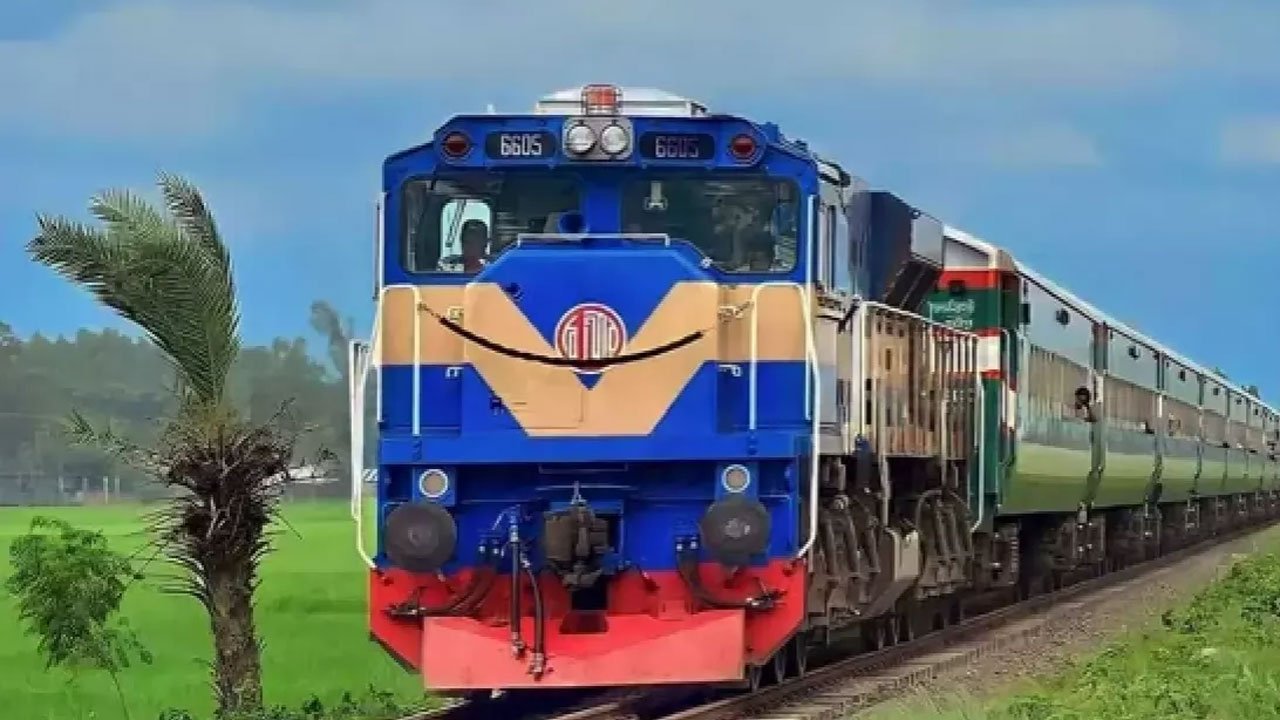 Train derails near airport