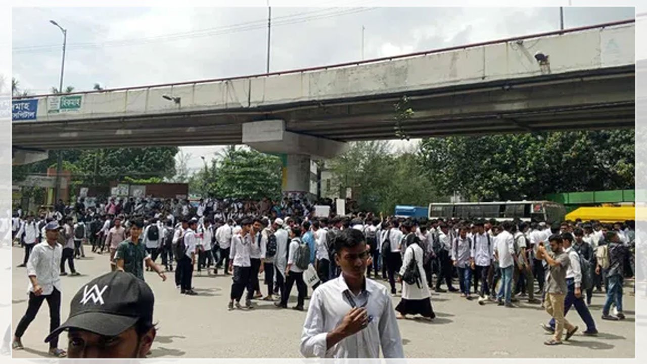 Students block road at Satrasta intersection for three-point demands