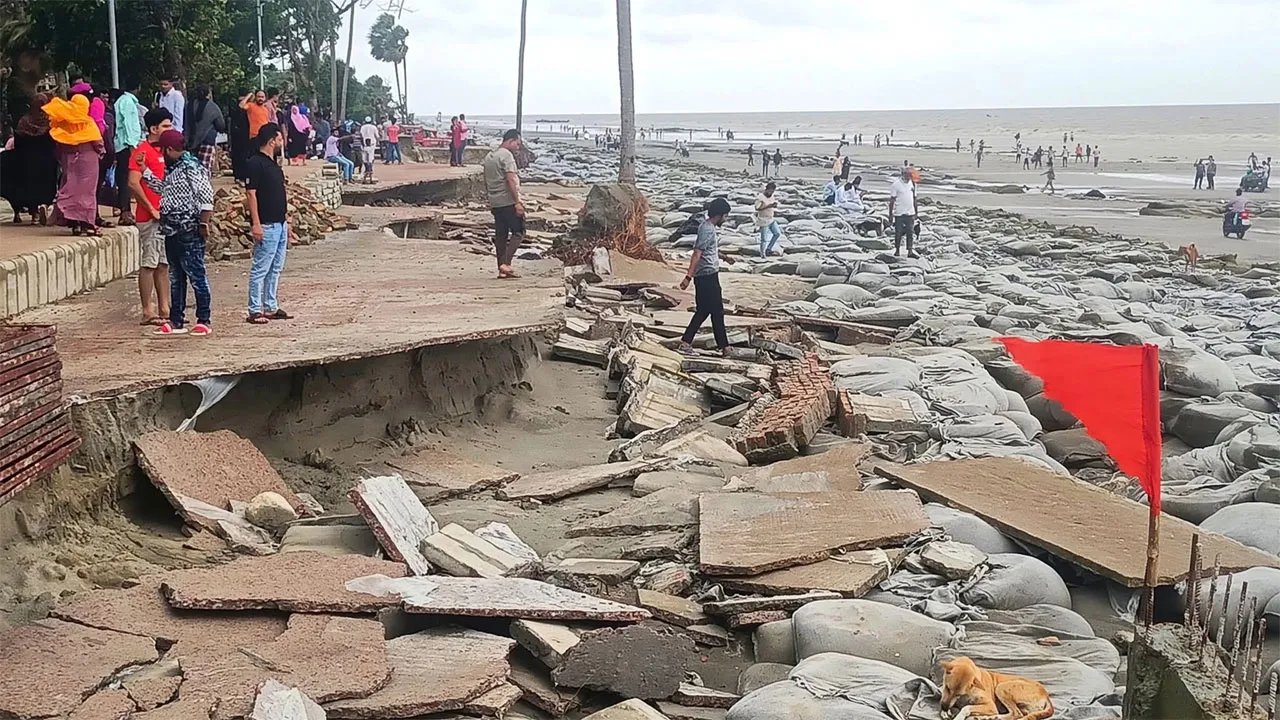 বঙ্গোপসাগরে নিম্নচাপের প্রভাবে পটুয়াখালীর নিম্নাঞ্চল প্লাবিত