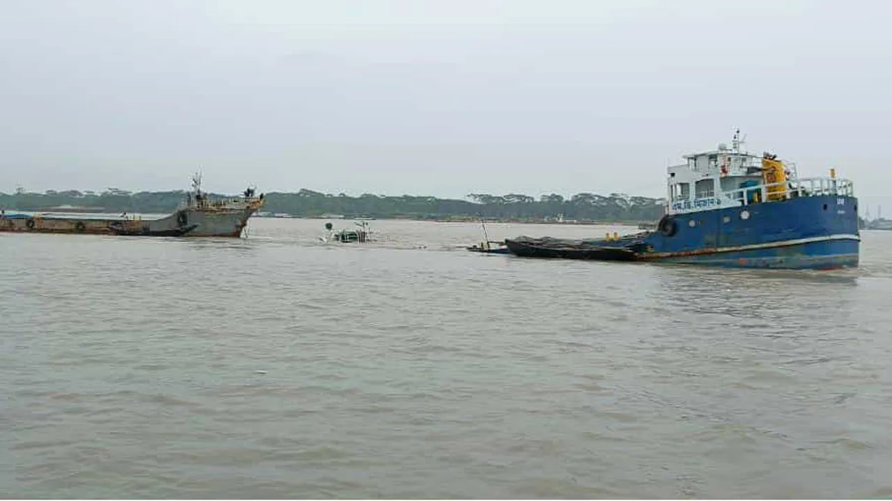মোংলা বন্দরের পশুর নদীতে ডুবে গেল কার্গো জাহাজ