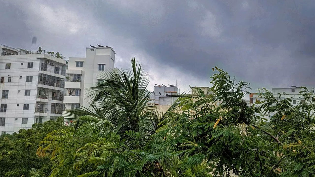 Although there has been some sunshine over the past few days, the sky in Dhaka remains cloudy most of the time.