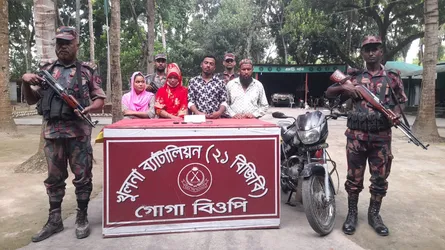 অবৈধভাবে ভারতে যাওয়ার সময় বিজিবির হাতে নারীসহ আটক ৪