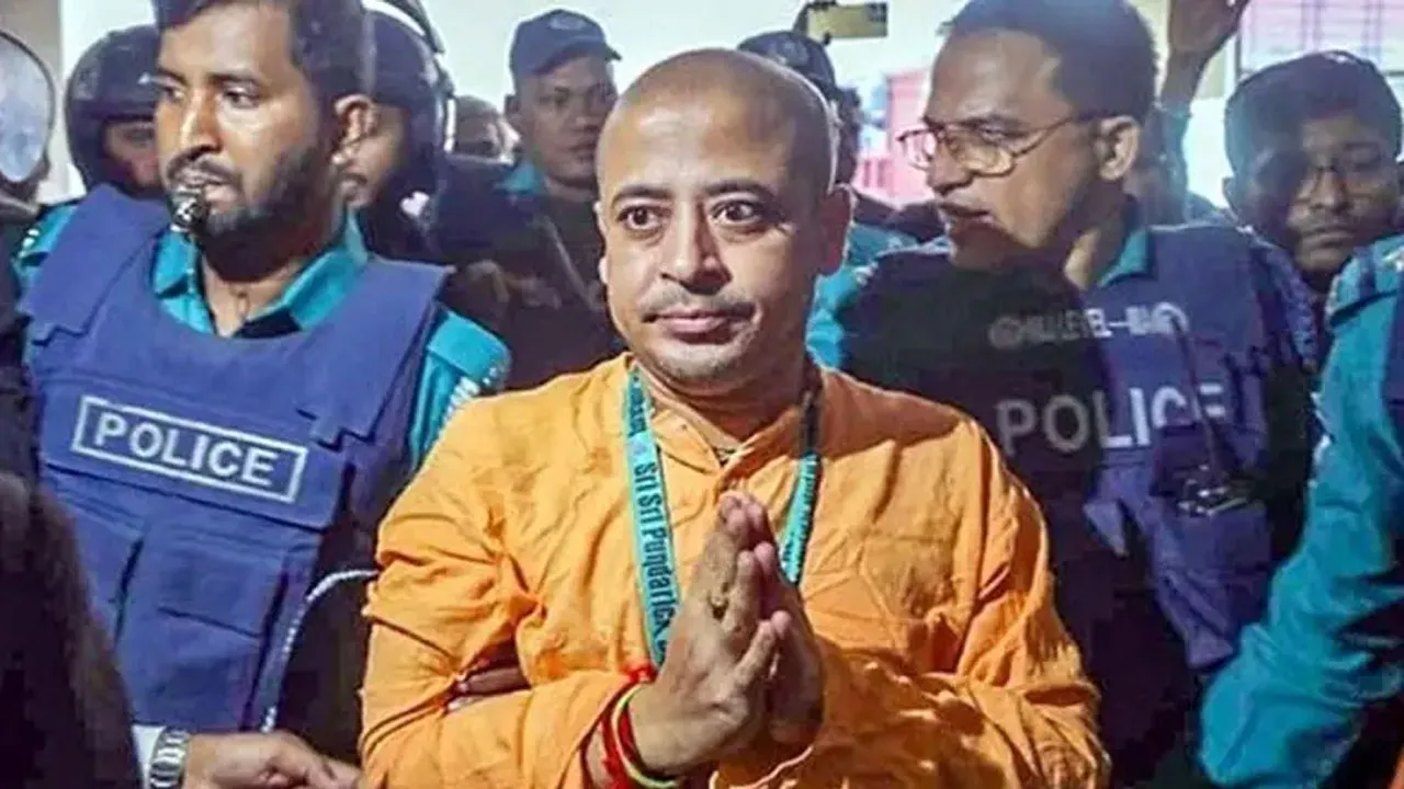 চিন্ময় কৃষ্ণ দাসকে আরো ৪ মামলায় গ্রেফতার দেখানোর আদেশ