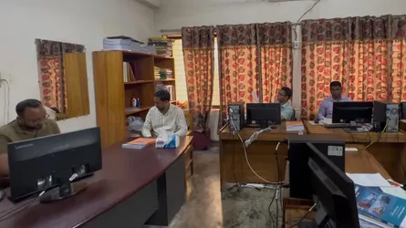 পূজার ছুটিতে খোলা বেনাপোল, সীমিত বাণিজ্যিক কার্যক্রম চলছে