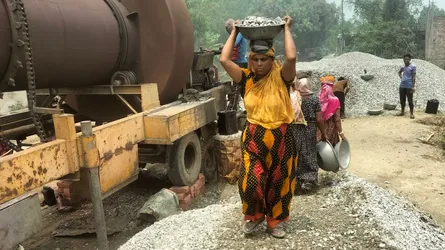 গাইবান্ধায় নারী শ্রমিকরা বৈষম্যের শিকার : সমকাজে কম মজুরি