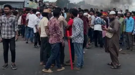 আলগীতে হঠাৎ বিক্ষোভে মহাসড়কে যান চলাচল বন্ধ