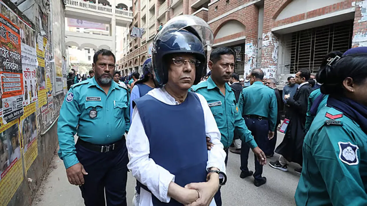 অস্ত্র মামলায় রিমান্ডে আনিসুল হক